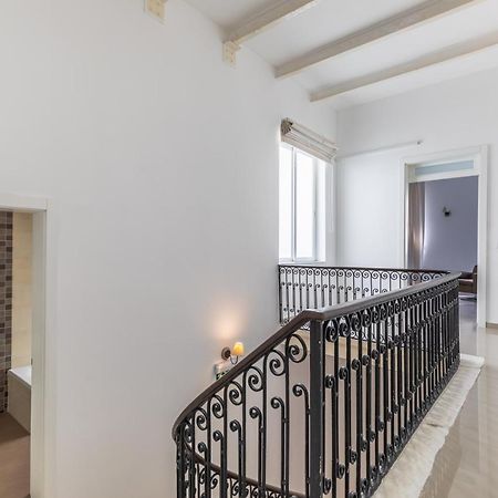 Charming Four Bedroom Townhouse One Minute Away From The Seafront Sliema Extérieur photo