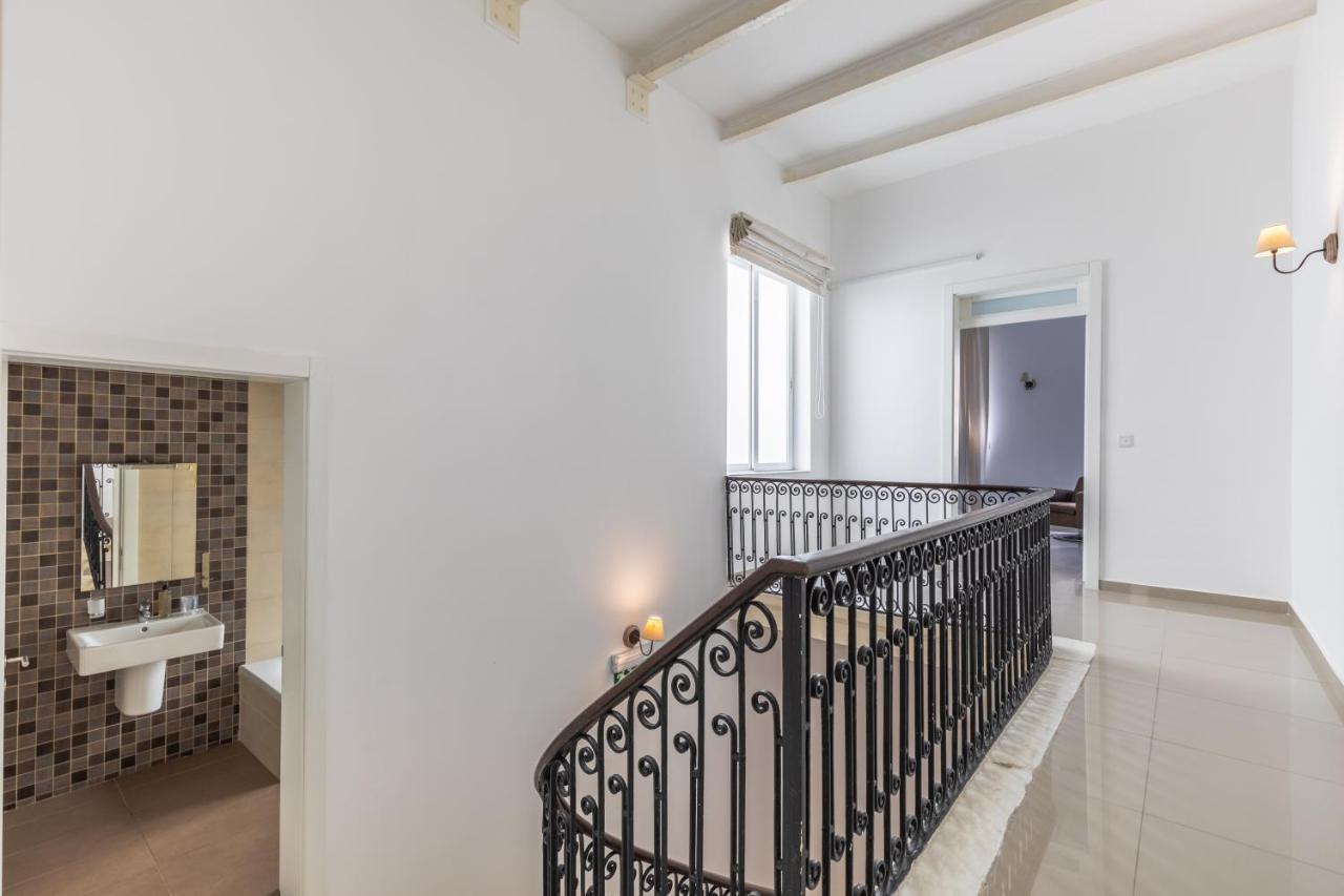 Charming Four Bedroom Townhouse One Minute Away From The Seafront Sliema Extérieur photo